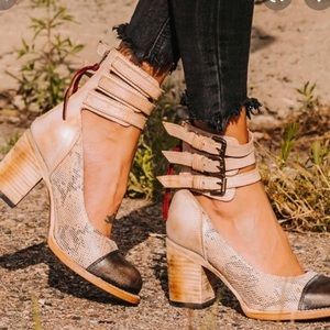 Brand New-Never Worn Freebird by Steven Bonnie Blush Snake Multi